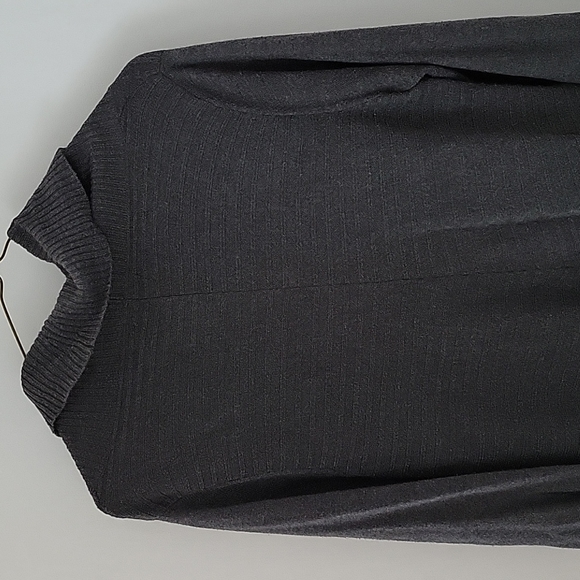 Le Chateau Cowel Neck tunic - Picture 6 of 6